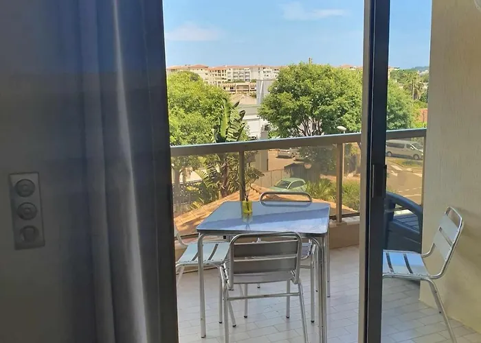Charment A Golfe Juan Apartment