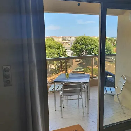 Charment A Golfe Juan Apartment
